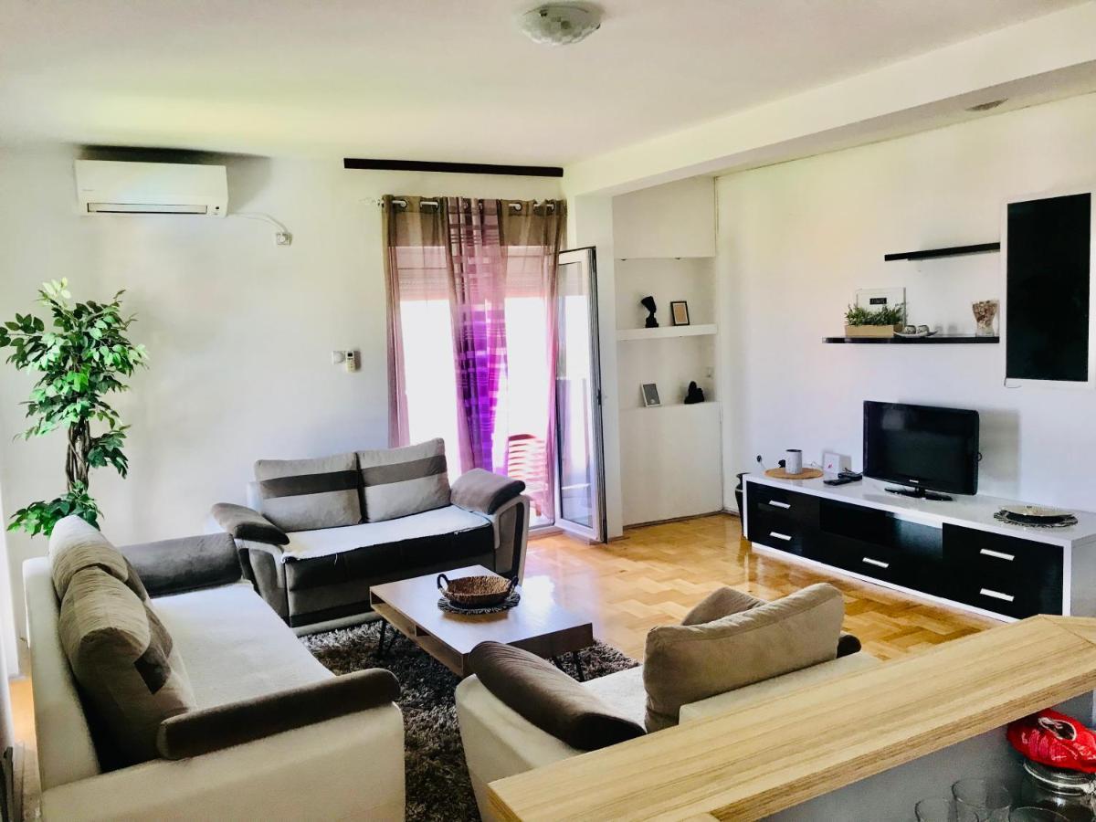 City View & Pool Apartment Nis Bagian luar foto