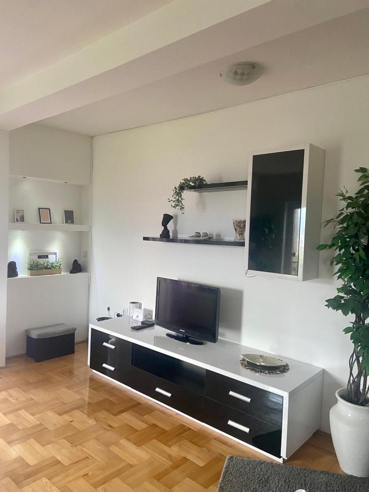 City View & Pool Apartment Nis Bagian luar foto