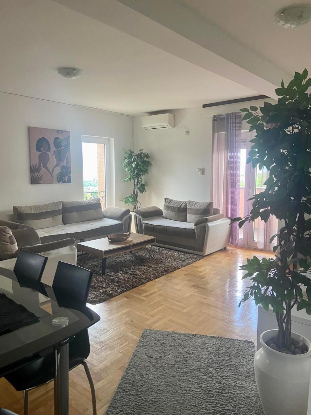 City View & Pool Apartment Nis Bagian luar foto